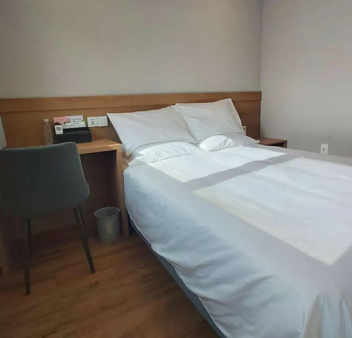 Hotel Moon Jeju 2*,